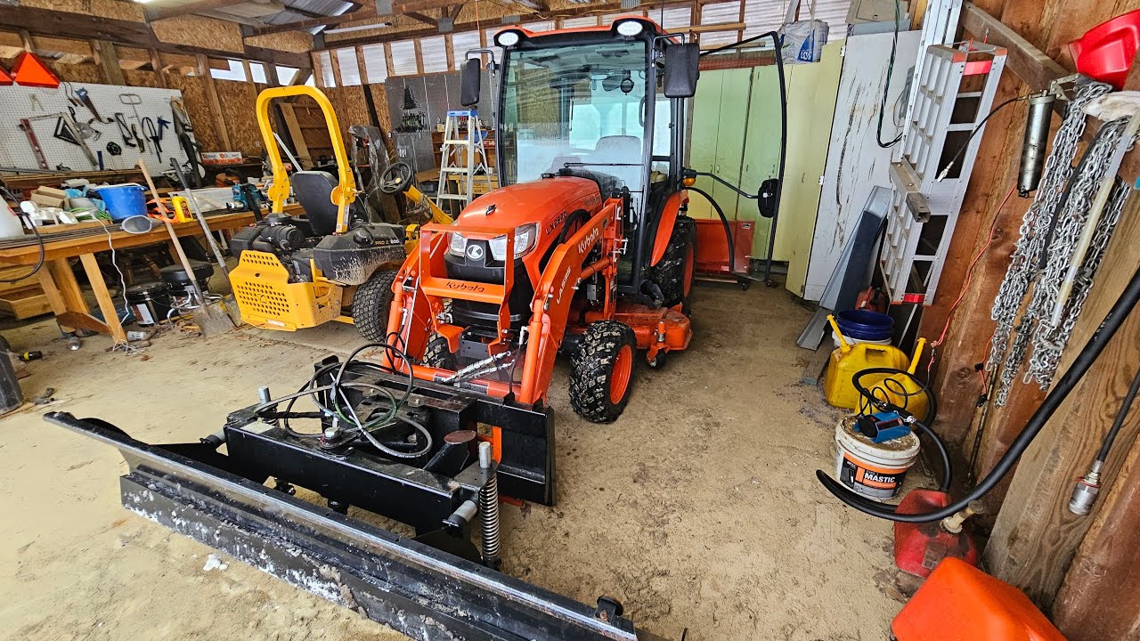 Kubota LX 2620 HSDC Tractor Sub Zero wind-chill plowing