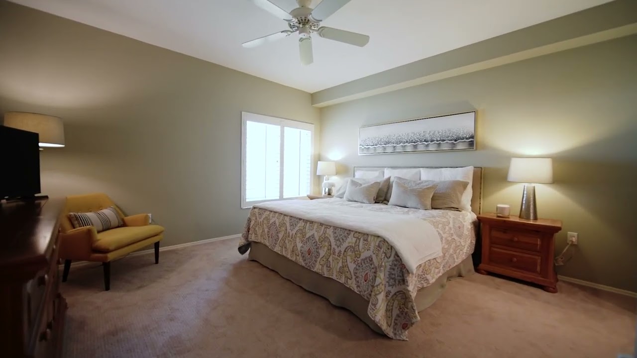 🌴 Beautiful Condo in Pelican Bay &ndash; Walk to the Beach! | Move-In Ready  🏖️