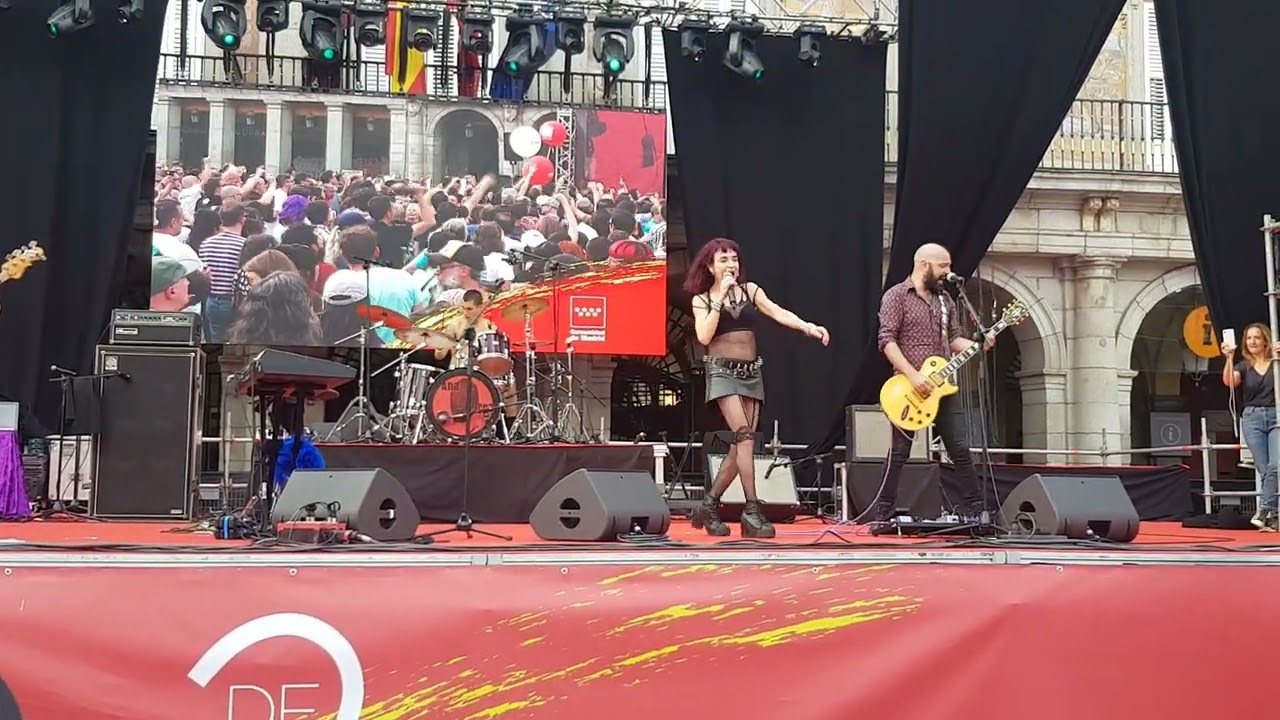Ana Curra - Un D&iacute;a En Texas - Live in Plaza Mayor de Madrid.