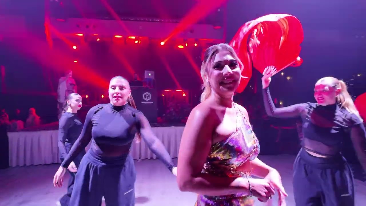 DJ Tuğba Kadınlar Matinesi : Sarah Kaya & Friends Dans Gösterisi