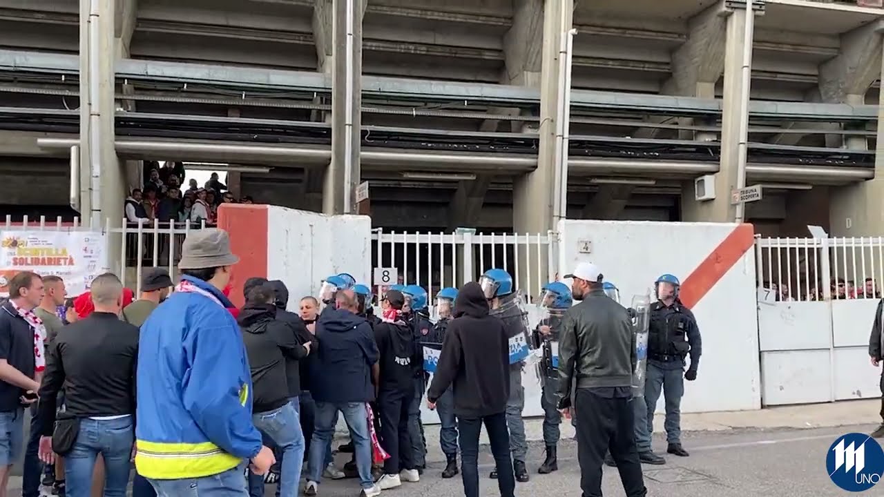 La delusione dei tifosi per la retrocessione del Mantova: contestazioni alla fine del match