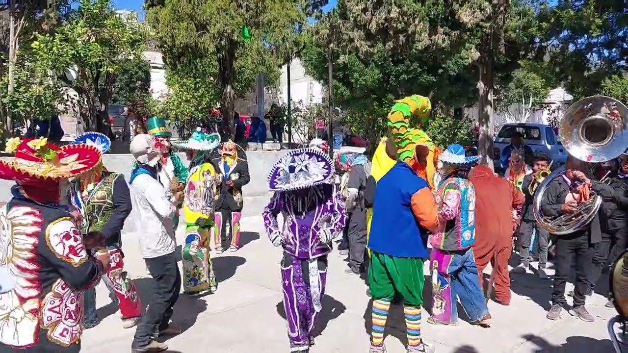 Llegada de los Xhitas de gandho para su tradicional carnaval en la comunidad de Pañhe 5 parte