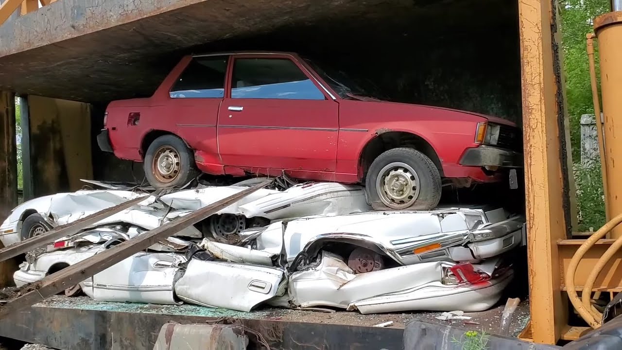 Car Crusher Crushing Cars 85 1984 Toyota celica