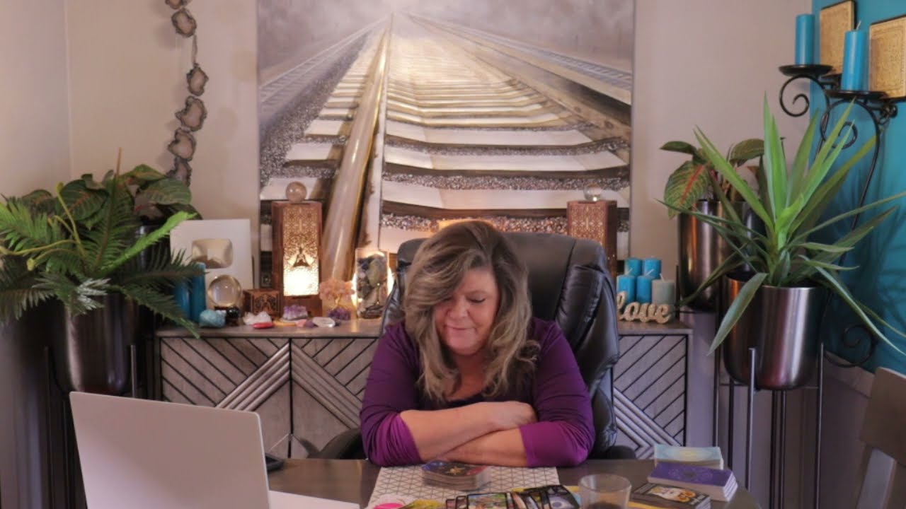 THIS YOUNGER FEMININE IS GOING BROKE TRYING TO FIND OUT INFORMATION ON YOU!