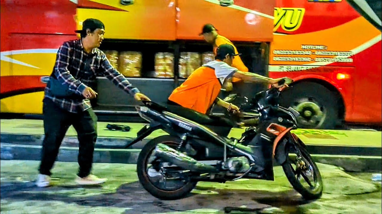 PENUMPANG BAWA SEPEDA MOTOR, SUGENG RAHAYU TIM BANDUNG SELALU SIAP!
