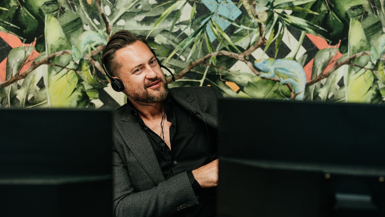 Marcin Prokop w centrali Wakacje.pl