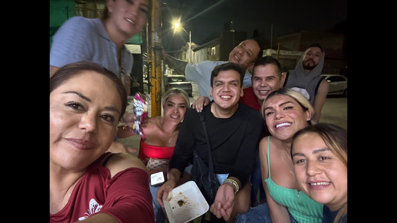 Wendy Guevara  con el  klan de Magda
