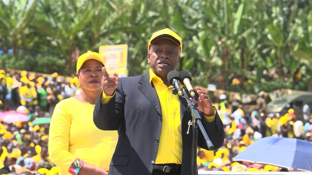 Amama Mbabazi welcomes Museveni in Kannungu, says nobody knows NRM like him. “Museveni has led well”