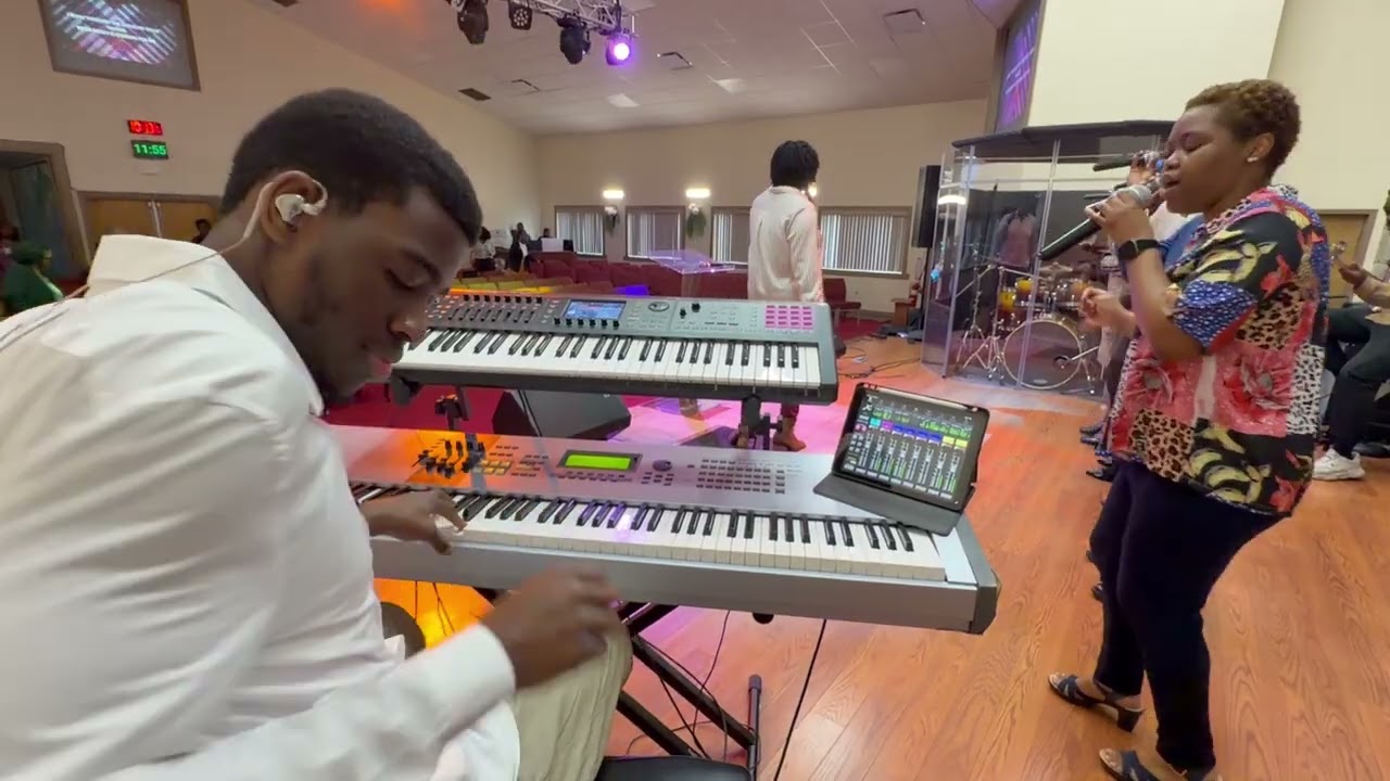 Powerful Worship and Groovy Praise Ministration by Ozee