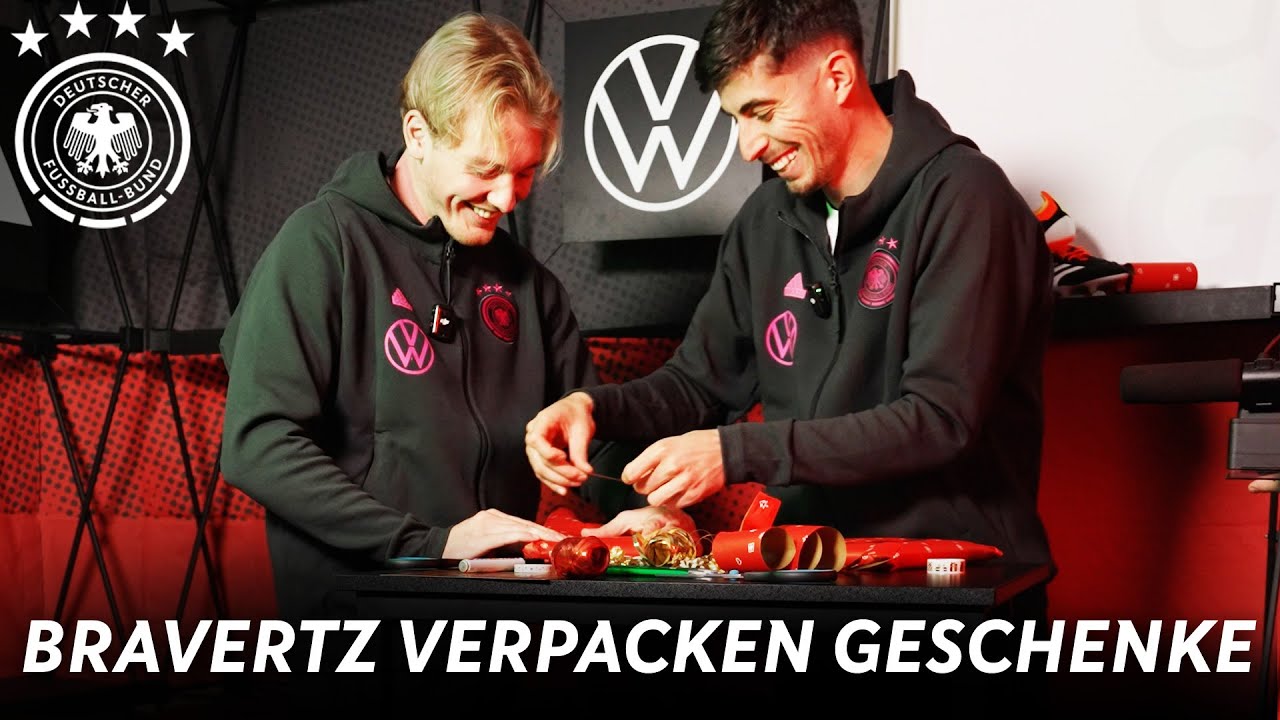 Kai Havertz zeigt sein verstecktes Talent beim Basteln mit Julian Brandt 🎅🎁 | Behind the Scenes