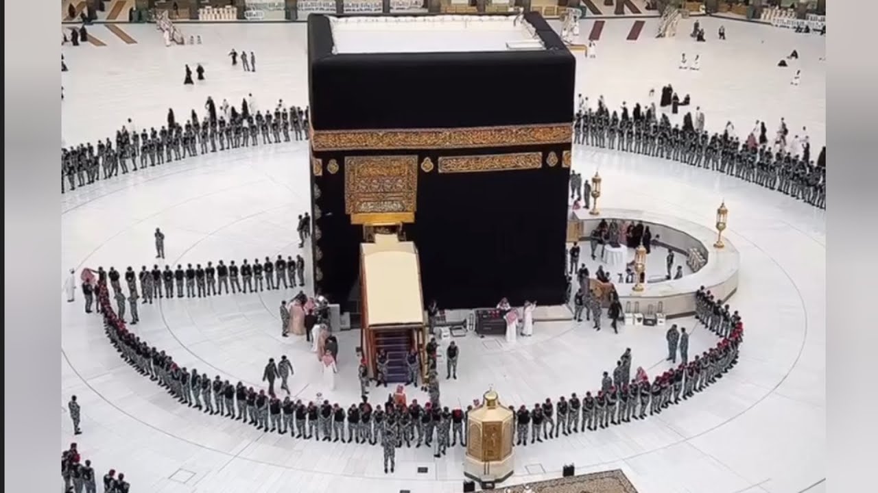 شاهد مراسم غسل الكعبة المشرفة بعد فجر اليوم الخميس 15 محرم 1447هـ