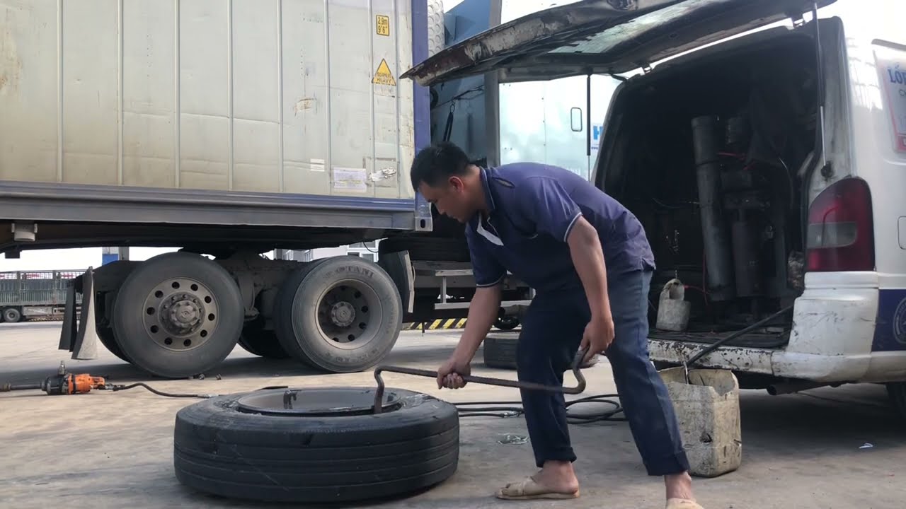 Hướng dẫn làm lốp không săm xe đầu Mỹ trong một nút nhạc.