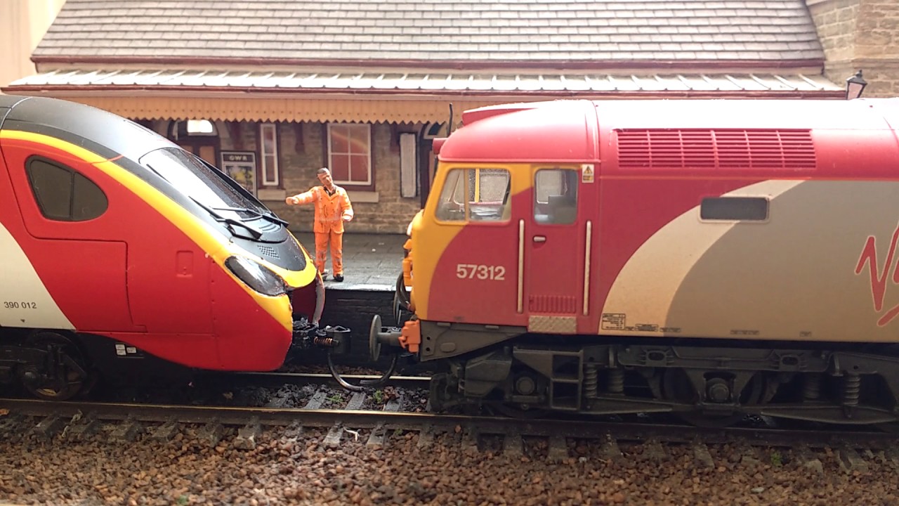 Bachmann Class 57 rescues Pendolino