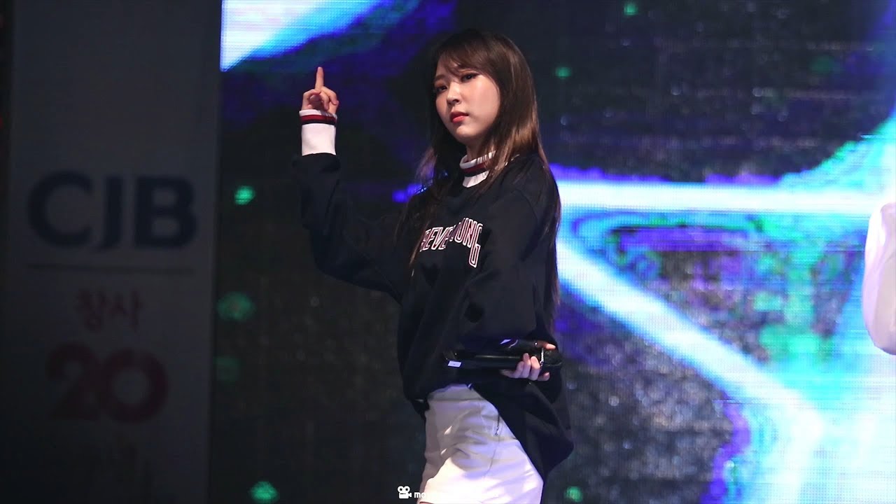 171012 CJB 창사 20주년 축하음악회 마마무 문별 직캠2