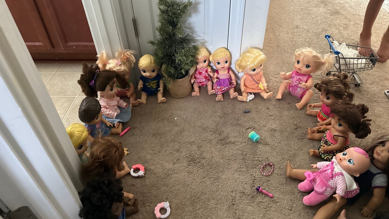 Baby Alive&rsquo;s are opening Christmas presents