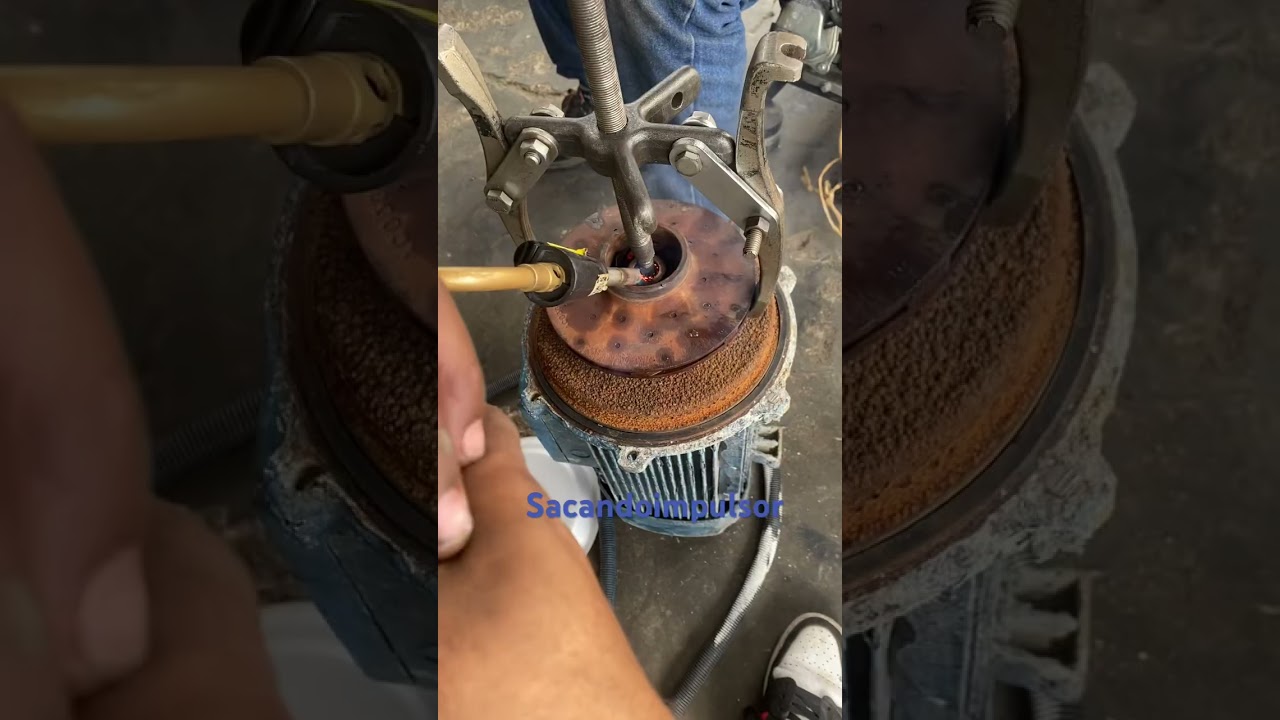 Sacando impulsor bomba centr&iacute;fuga
