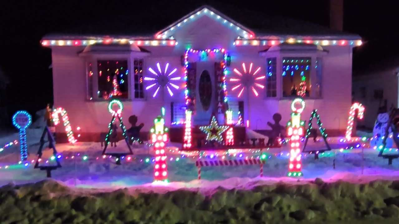Christmas Lights and Decorations (Pembroke Ontario) Episode 7