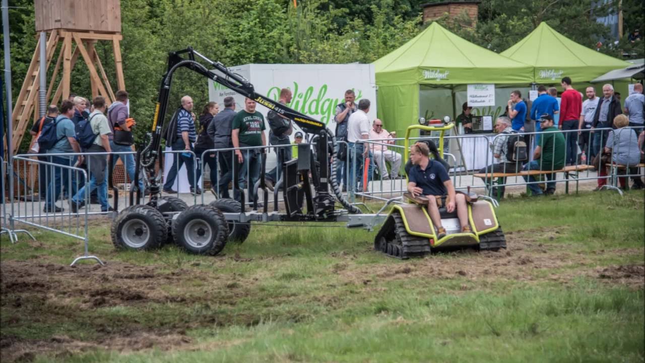 Mattro Ziesel mit Vahva Jussi Rückeanhänger auf KWF