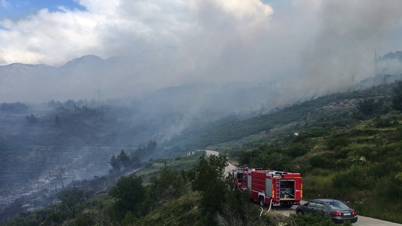Veliki šumski požar na padinama Biokova
