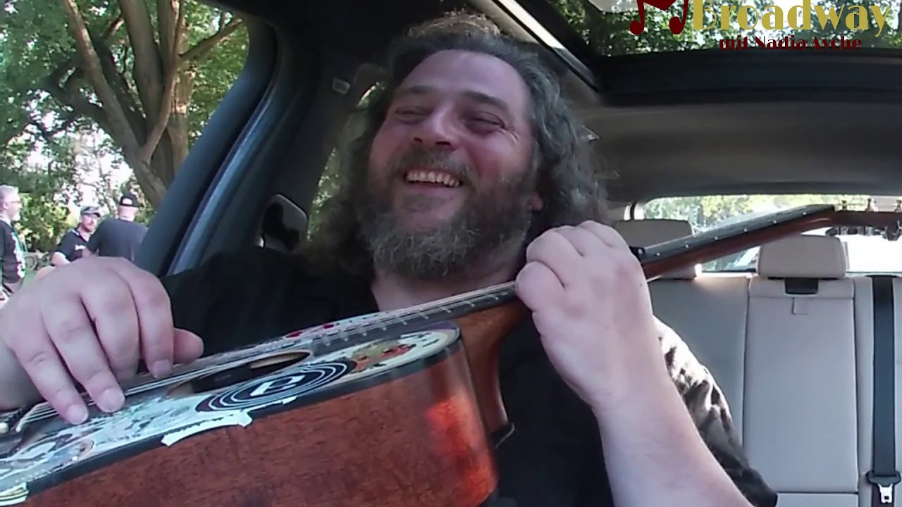 Giuseppe Porello alias Gastone singt 