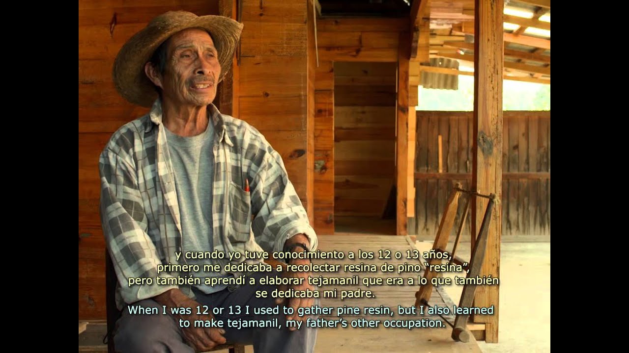 Corto documental que explora la vida cotidiana en los los trojes. Michoacán, México.