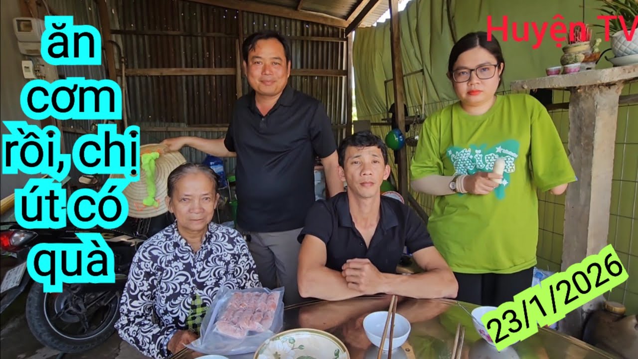 CHỊ ÚT BỮA NAY CÓ QUÀ ,