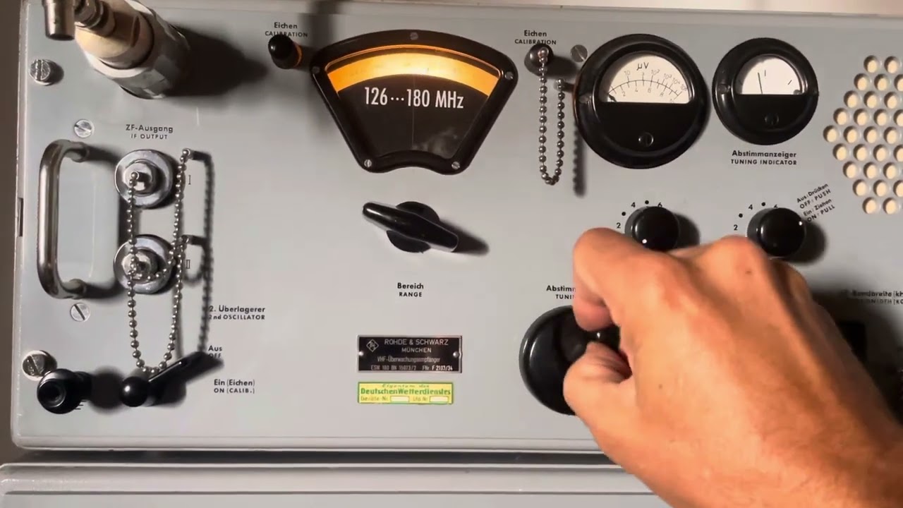 Rohde Schwarz VHF radio receiver ESM 180