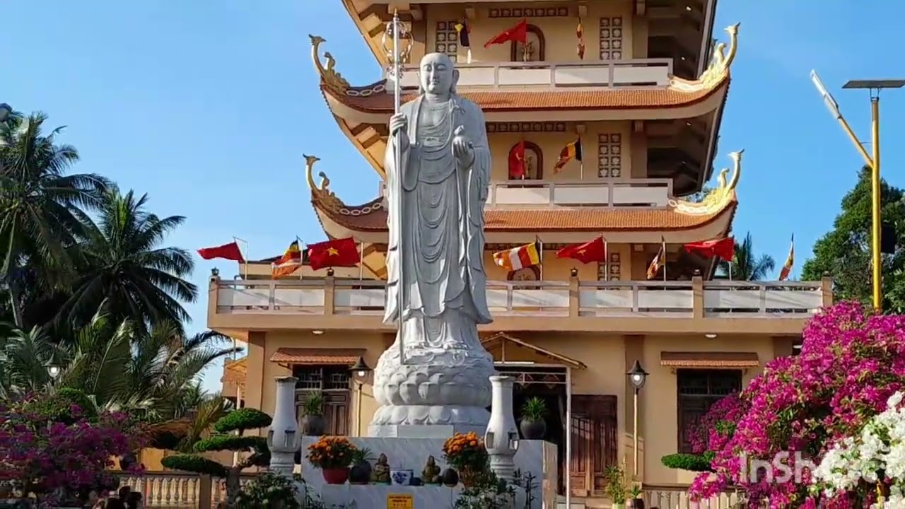 Mùng 2 Tết. Đi chùa Vĩnh Tràng, Đường Hoa Mỹ Tho ngắm vườn hoa dòng sông Tiền ( Mỹ Tho Đại Phố)