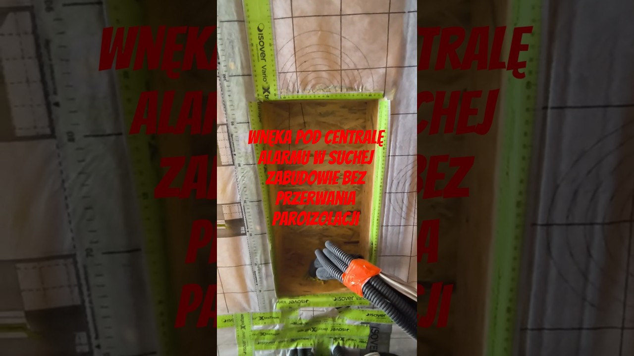 A recess for the alarm control panel in a dry construction without interrupting the vapor barrier