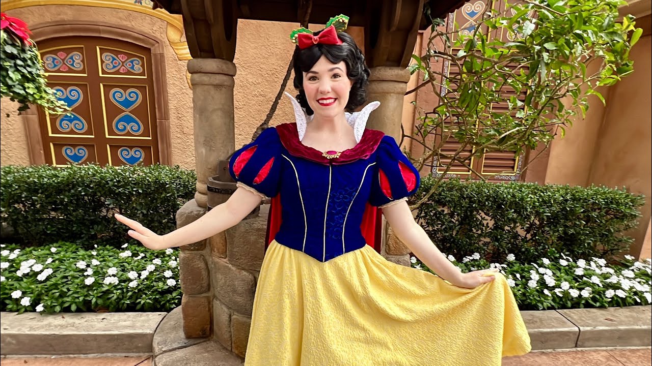 Snow White Holiday Meet & Greet at Epcot International Festival of the Holidays 2023 - Disney World