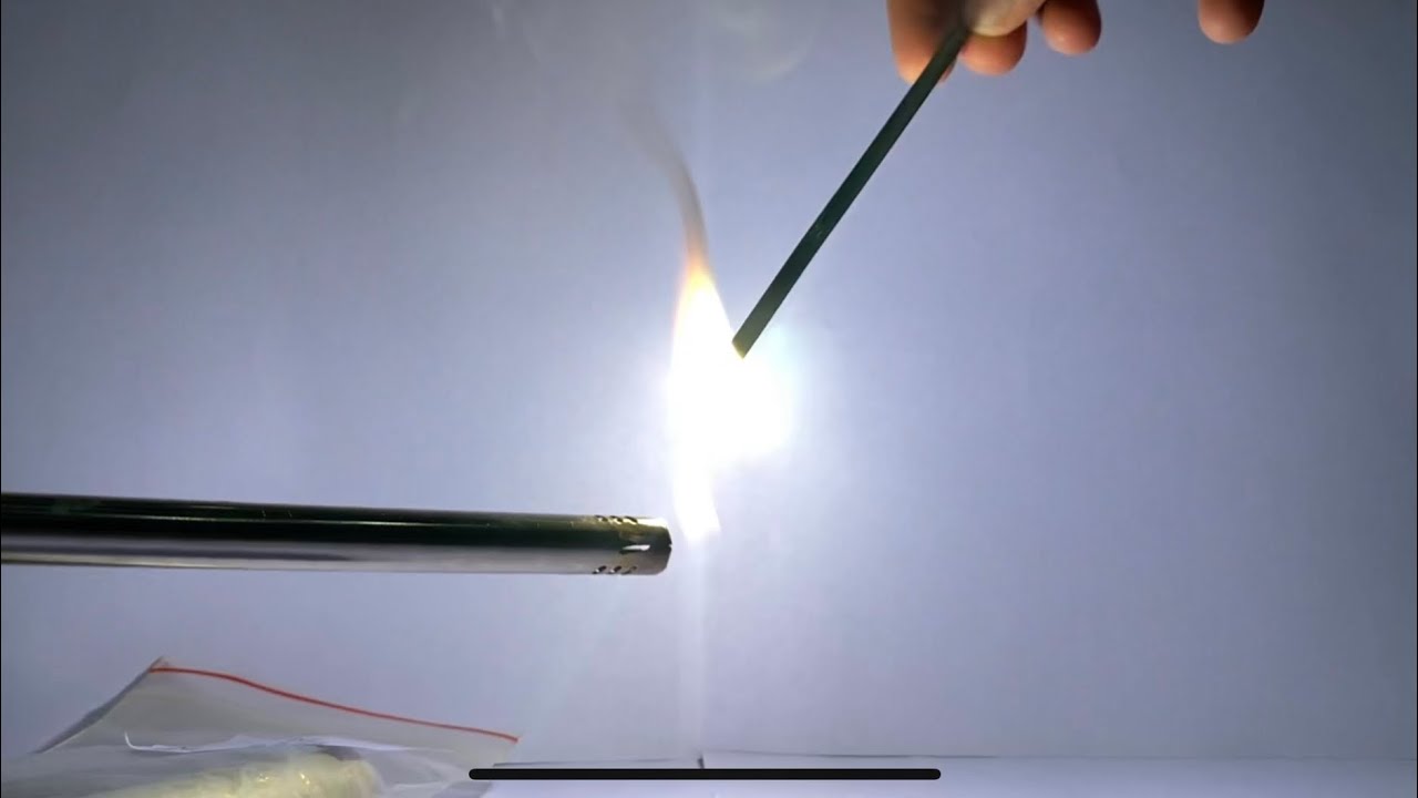 Maqnezium metalının havada yanması /  Reaction of magnesium metal with the atmospheric oxygen