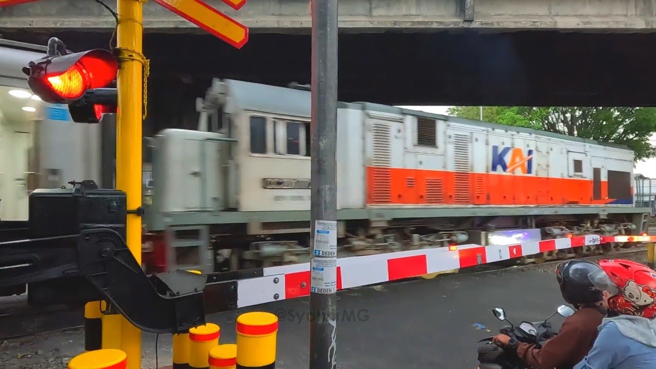 Tampilan Baru | Perlintasan Kereta Api Cimindi | Lampu ALKMAAR Unik