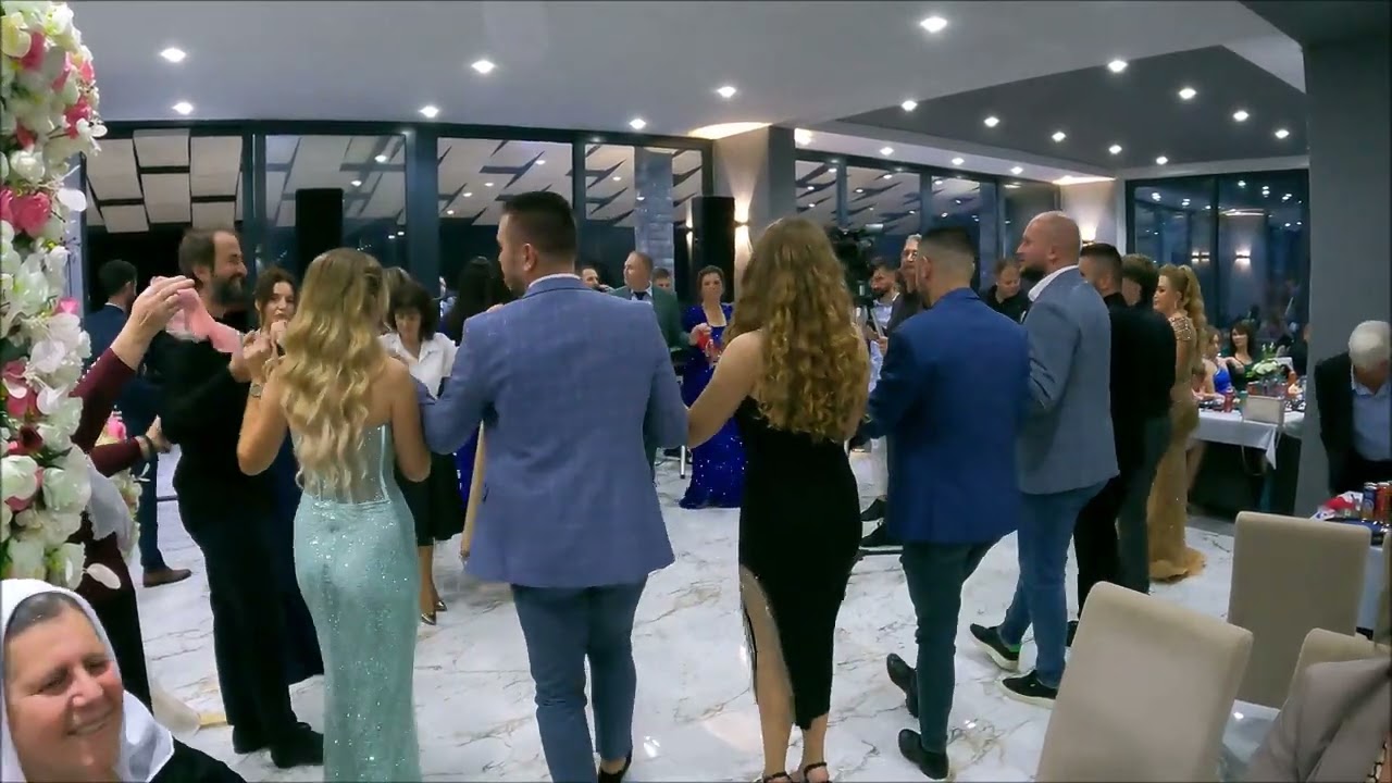 Fejesa tek Familja Demiri Elmedina e Arbnor - Ismet Aloshi Live 2023