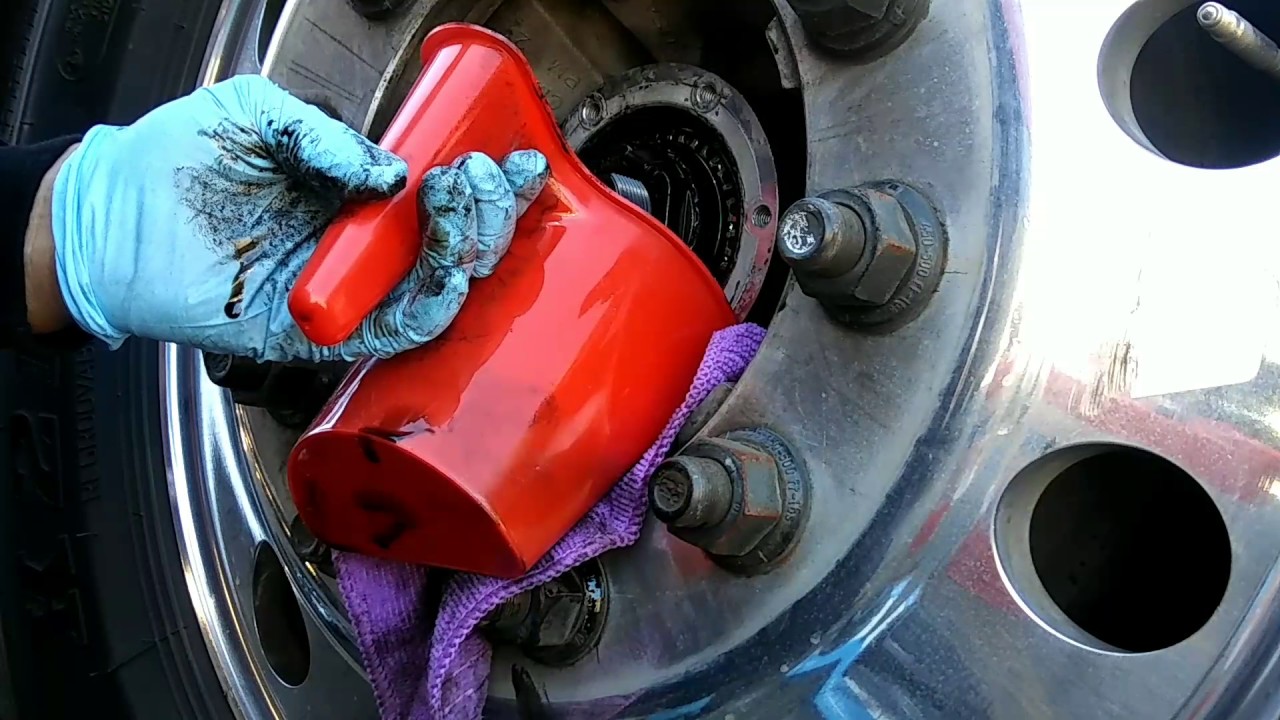 Replacing hub cap