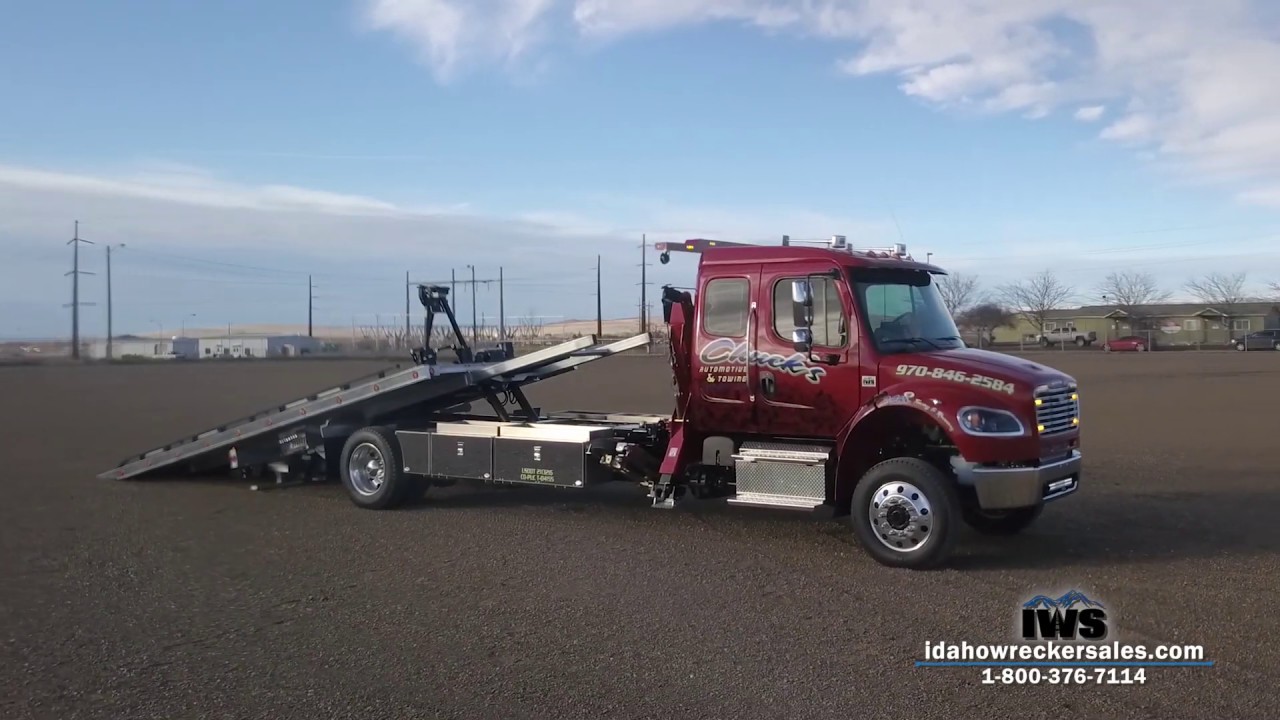 Chuck's Automotive gets a new custom built Freightliner with an In The Ditch™ SidePuller™ SP20000