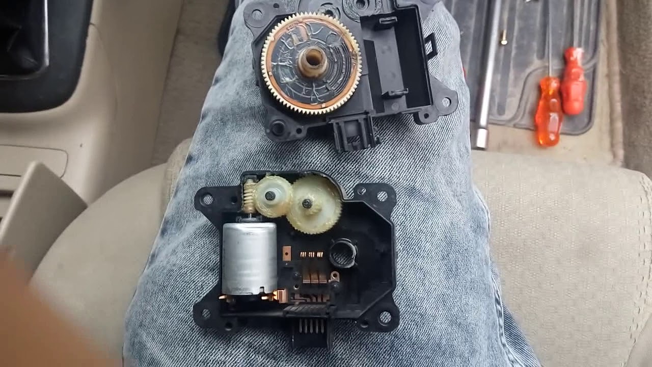 Toyota Avensis t25 klimadan gelen sesin çözümü...Toyota Avensis t25 air mix servo fixing repair