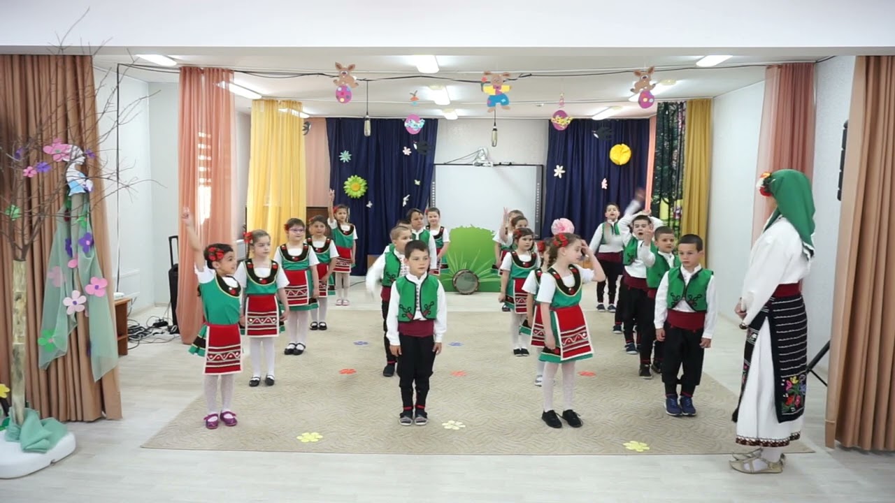 Открит урок по народни танци -  IV гр. 