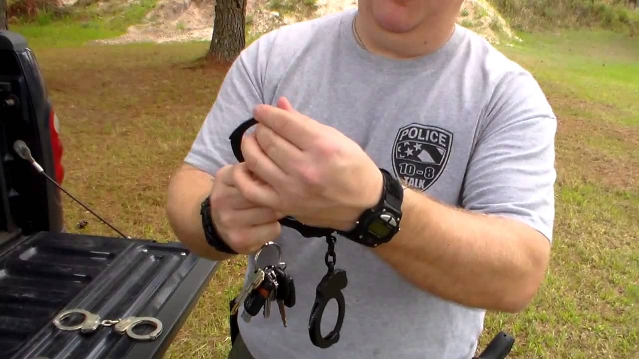 Handcuffs: Chains, Hinged,Lever-loc. Double Locking