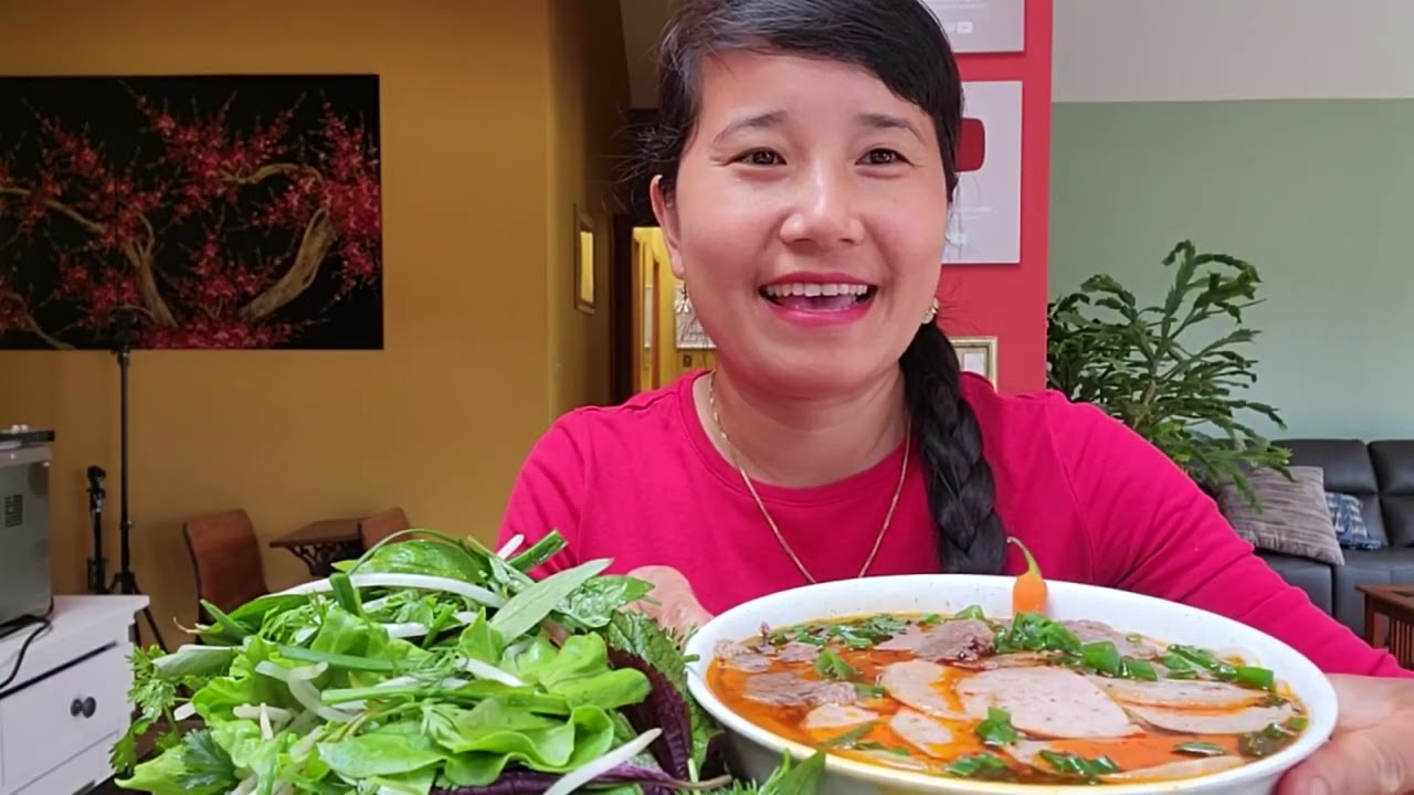 ĂN NGUYÊN TÔ BÚN BÒ CHẢ THƠM NGON NHÀ NẤU