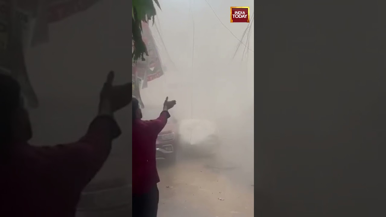 Delhi Building Collapse: Satya Niketan Building Collapse Caught On Camera #satyaniketan #delhinews
