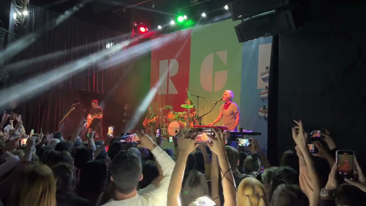 Hanson - MMMBop (RGB Tour - Live from Montevideo, Uruguay)