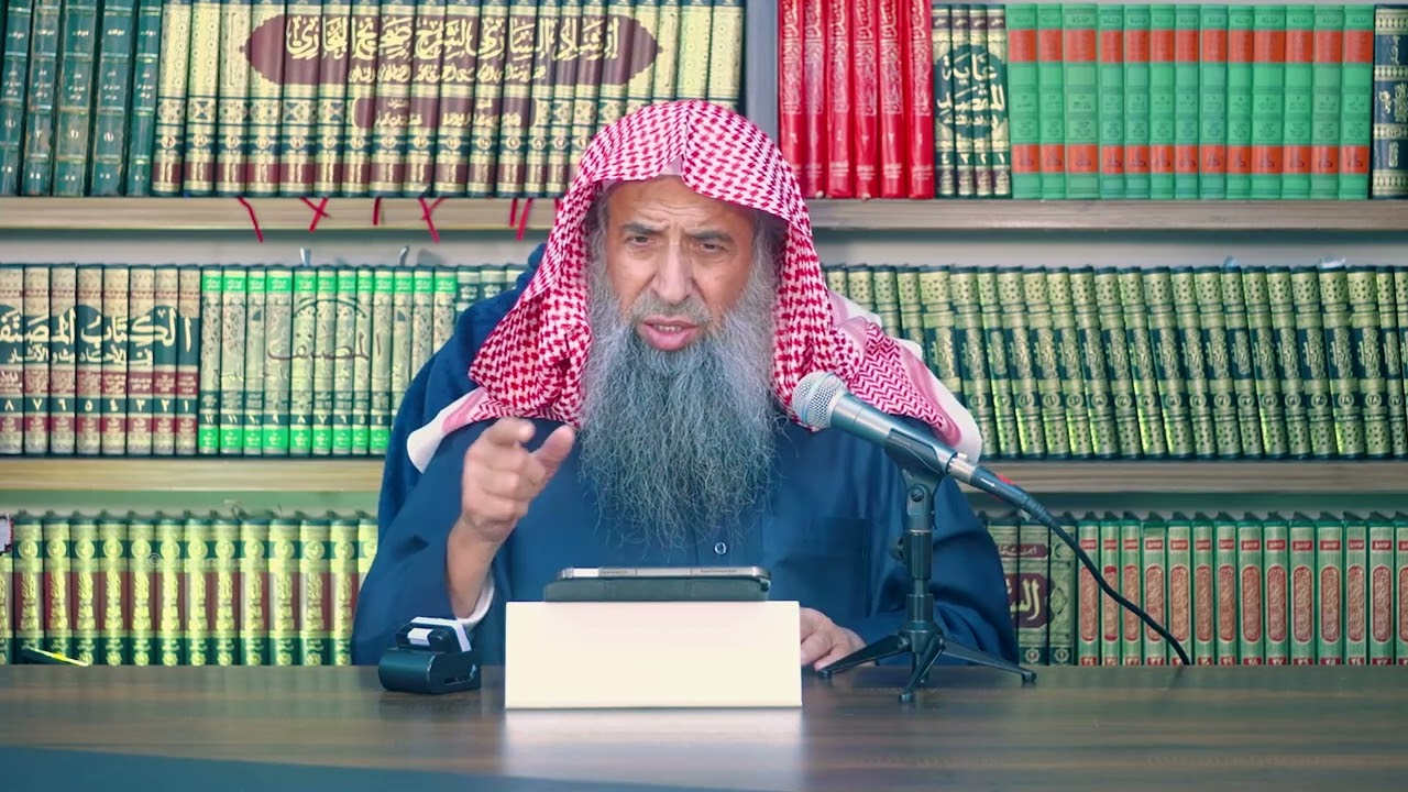 ما حكم أكل طعام تطبخه الأم غير المسلمة واستعمال أوانيها؟
