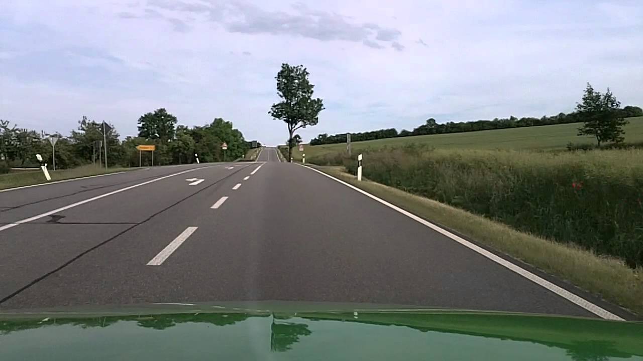 Im VW Passat TS B1 durch die Senke auf der B247