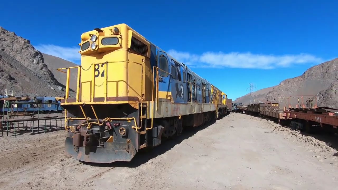 Maestranza de trenes abandonada en el desierto - Atacama, Chile