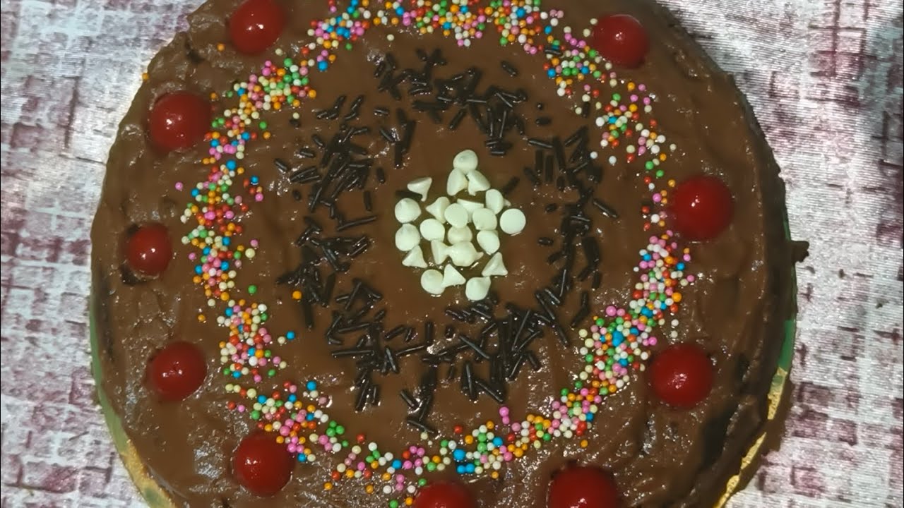 Egg less chocolate cake in easy method/సులభమైన పద్ధతిలో గుడ్డు లేని చాక్లెట్ కేక్ తెలుగు లో