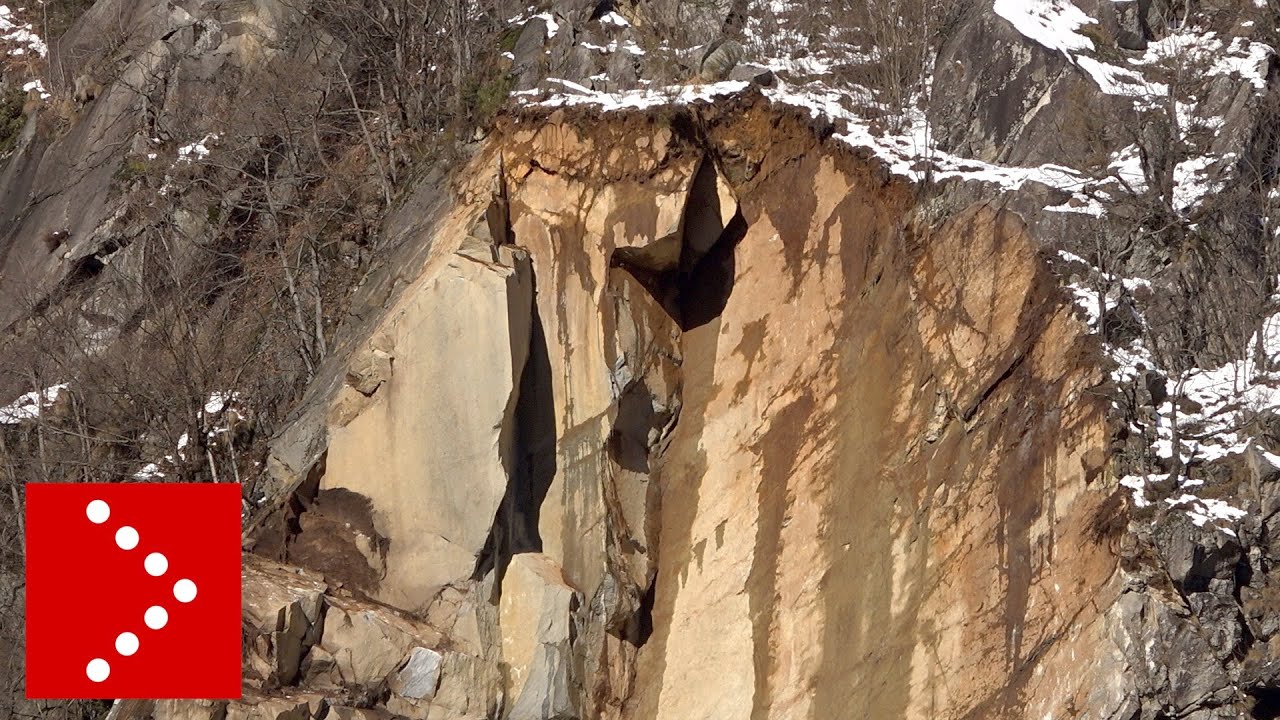 Grossa frana in Val Masino, si sgretola pezzo montagna: 30 evacuati