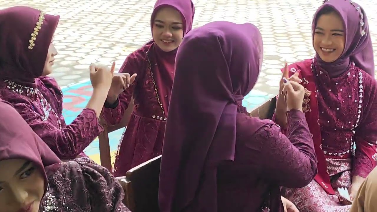 Penampilan Silvy & Husna, siswi MTsN 11 Ngawi. #sinarengan Cipt: Denny Caknan @dennycaknan6996