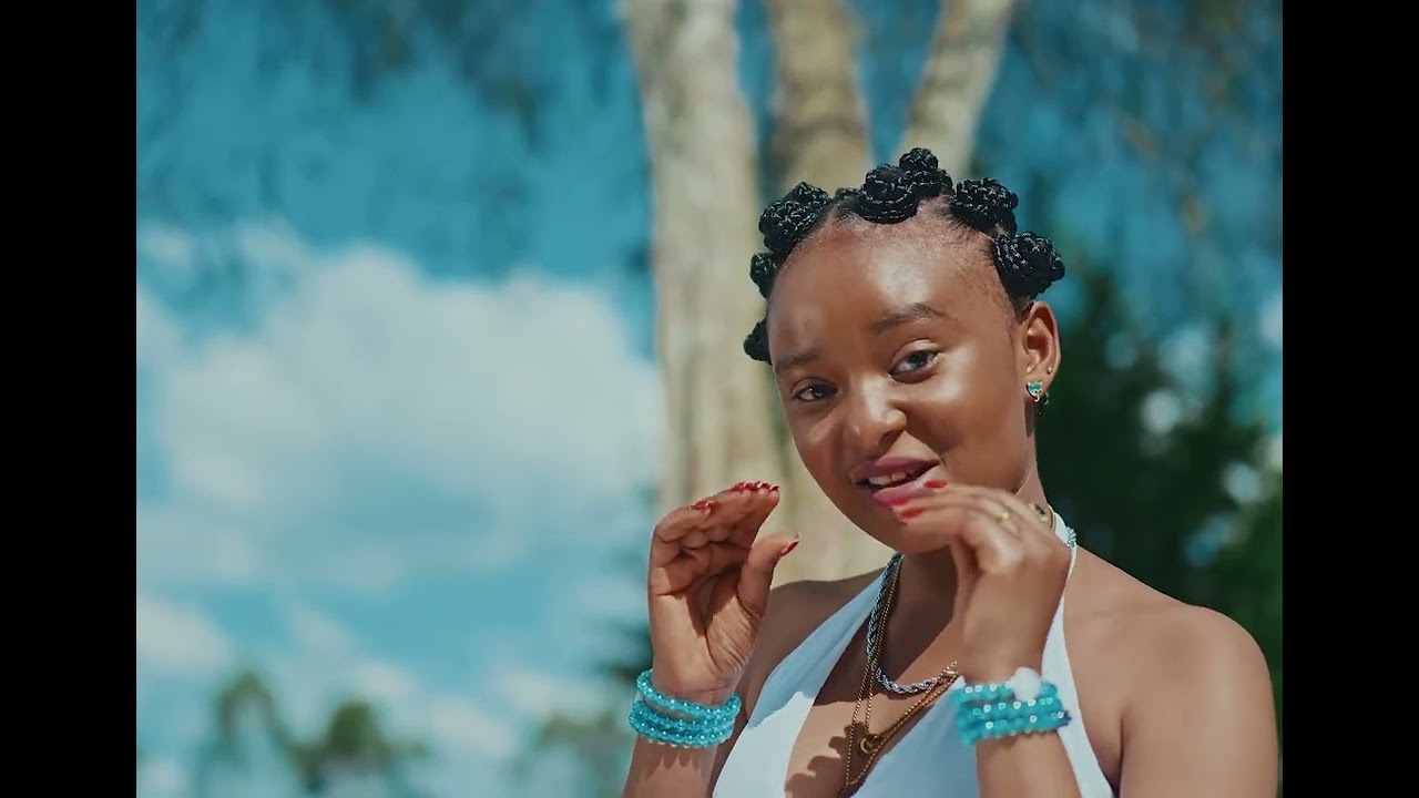 Lyzahreine - MOTEMA ft Isaaboy Tshikudi (music_video_visualizer_2025)