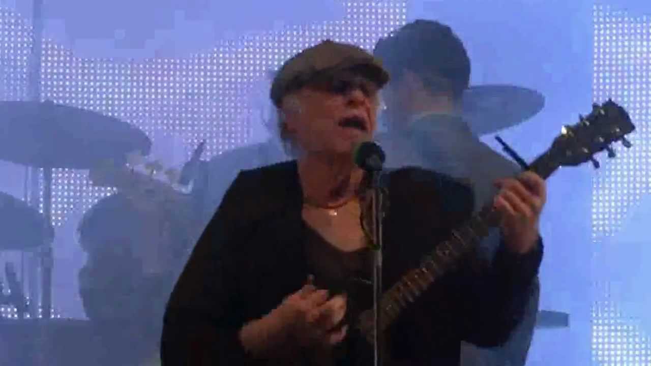 Kim Larsen & Kjukken - Kringsat Af Fjender - Tivoli 29.jun 2012