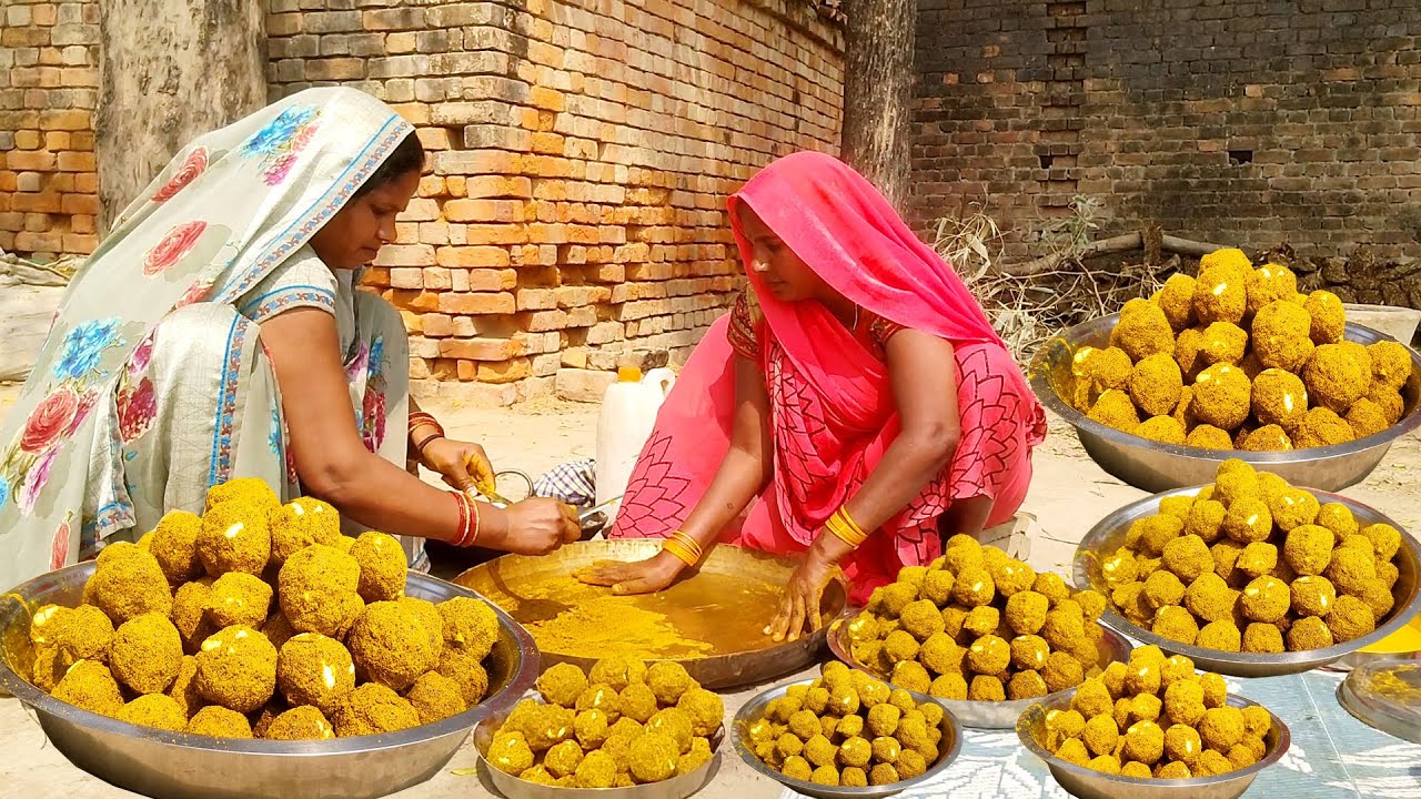 आज हमने अपनी छोटी बहन  Usha Village Food के साथ  बनाया सेहत से भरपूर अलसी का लड्डू | | Pinni recipe|
